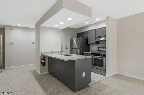 44 Sam Bonnell Dr, Clinton, NJ 08809