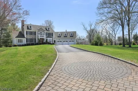 82 Queen Anne Dr, Basking Ridge, NJ 07920
