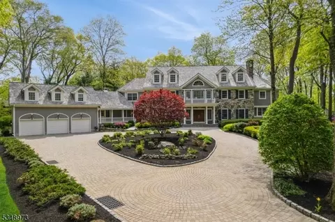 2 Queens Ct, Morristown, NJ 07960