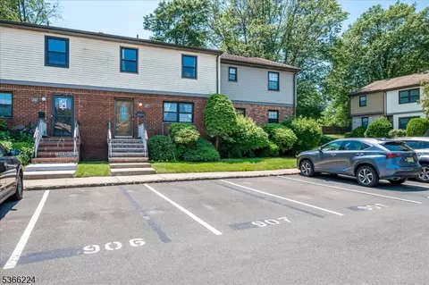 907 Maple Hill Dr, Woodbridge, NJ 07095
