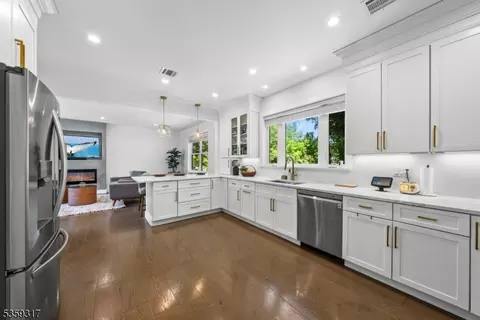 Kitchen - 190 Riverside Dr, Springfield, NJ 07081 photo 1 of 2