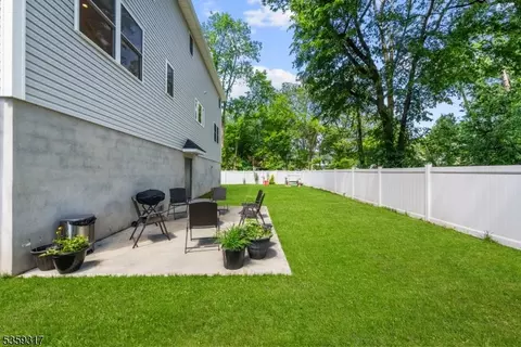 Exterior - 190 Riverside Dr, Springfield, NJ 07081 photo 4 of 5