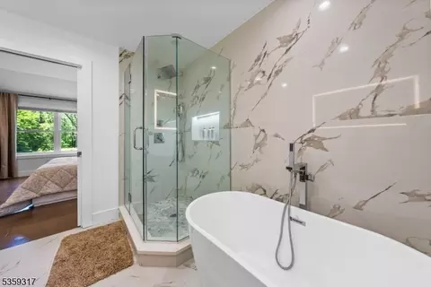 Bath - 190 Riverside Dr, Springfield, NJ 07081 photo 4 of 6
