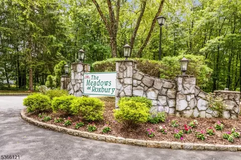 74 Garden Ct, Succasunna, NJ 07876