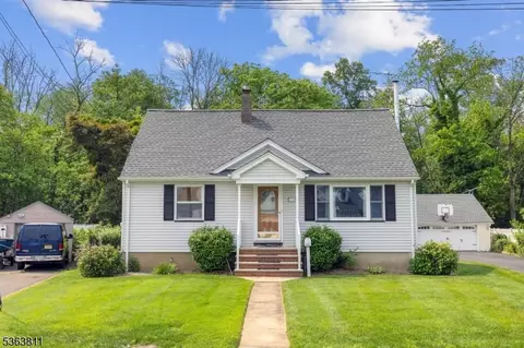214 Glenside Pl, North Plainfield, NJ 07060