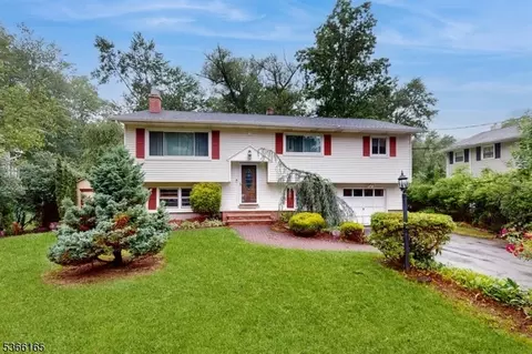 10 W Lake Dr, Stanhope, NJ 07874