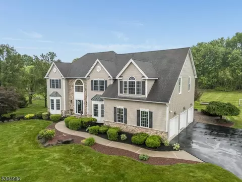 16 Plaza Rd, Phillipsburg, NJ 08865