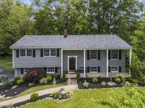 1730 Arrowbrook Dr, Martinsville, NJ 08836