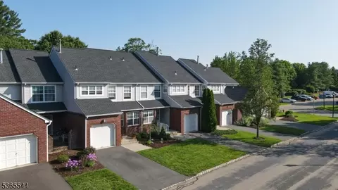 1203 Magnolia Ct, Hackettstown, NJ 07840