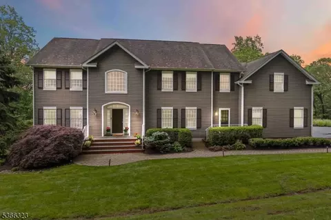 8 Forest Dr, Morristown, NJ 07960