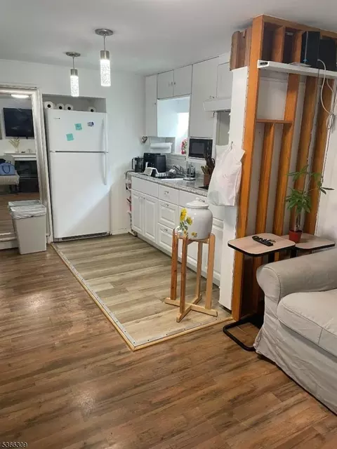 16 Sale St, Moonachie, NJ 07074