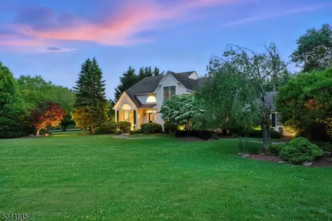 2 Wakefield Dr, Hackettstown, NJ 07840
