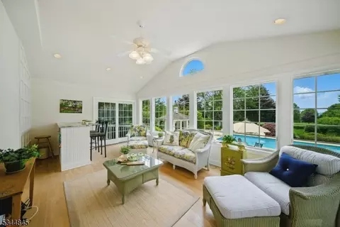 2 Wakefield Dr, Hackettstown, NJ 07840 photo 3