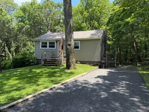 39 Chickadee Ln, Hewitt, NJ 07421 photo 3
