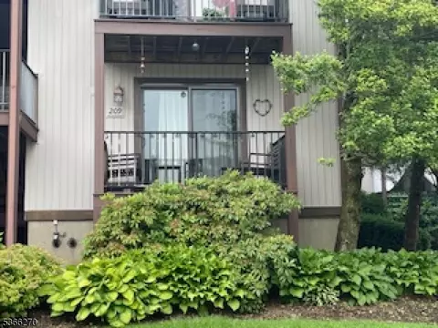 12209 Dell Pl, Stanhope, NJ 07874