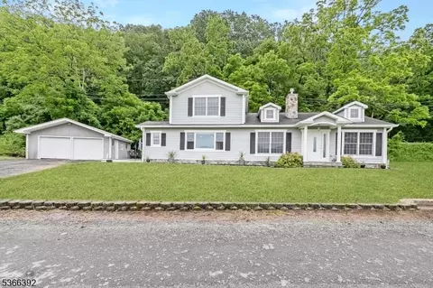 2 Nykun Ln, Great Meadows, NJ 07838