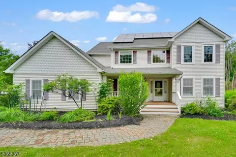 8 Dahn Dr, Sparta, NJ 07871