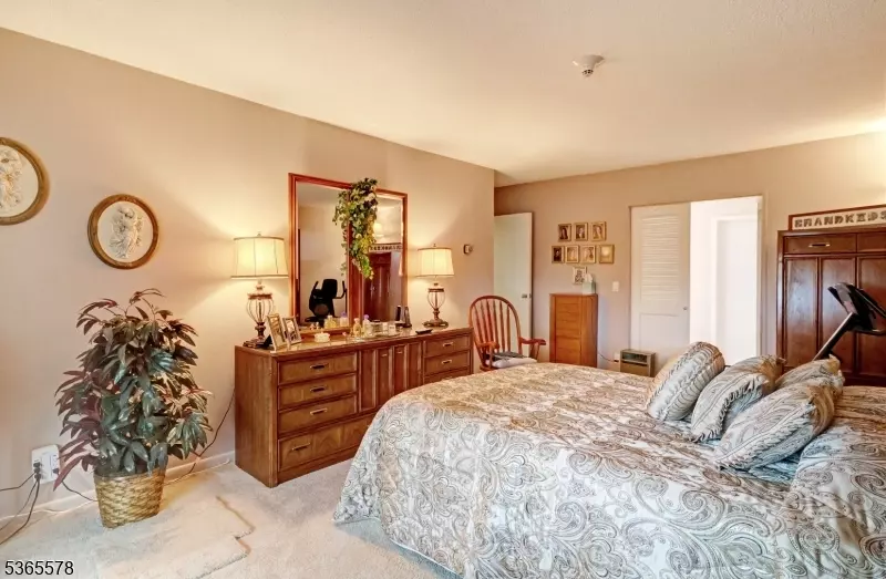 Bedroom - 2 Claridge Dr 7lw, Verona, NJ 07044 photo 1 of 3