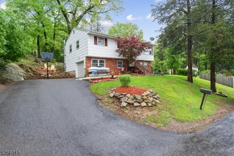 8 Hillside Ter, Green Twp, NJ 07821
