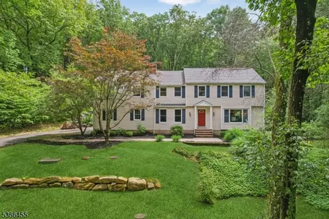 11 Delwood Rd, Chester, NJ 07930