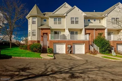 9 Cottage Ct, Berkeley Heights, NJ 07922
