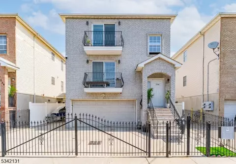 228 Murray St #3, Newark, NJ 07114