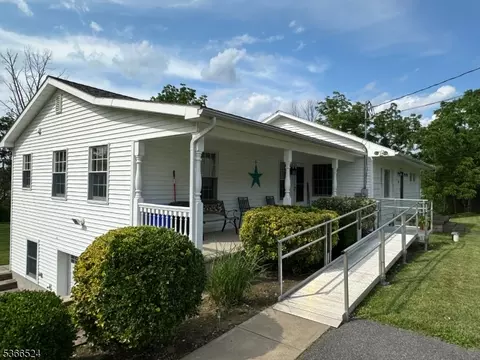 39 Green St, Oxford, NJ 07863