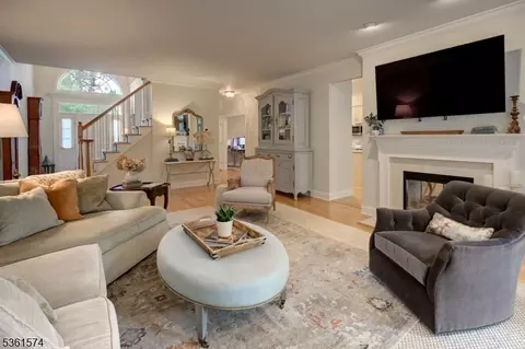302 Lindabury Ln, Pottersville, NJ 07979