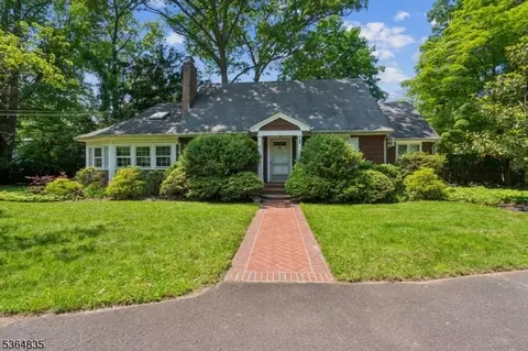 96 Washington Ave, Hillsdale, NJ 07642