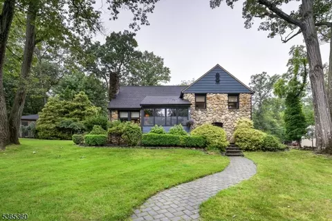 99 Chestnut Dr, Wayne, NJ 07470