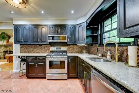 99 Chestnut Dr, Wayne, NJ 07470 photo 20