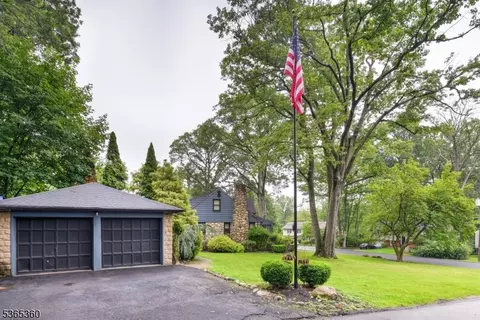 99 Chestnut Dr, Wayne, NJ 07470 photo 5