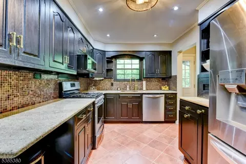 99 Chestnut Dr, Wayne, NJ 07470 photo 19