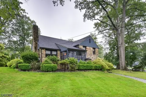99 Chestnut Dr, Wayne, NJ 07470 photo 2