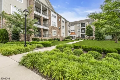 7203 Minuteman Ln #7203, Somerset, NJ 08873