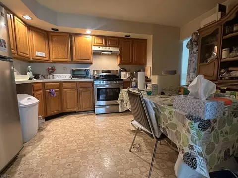 24 Krueger Ct, Newark, NJ 07103 photo 4