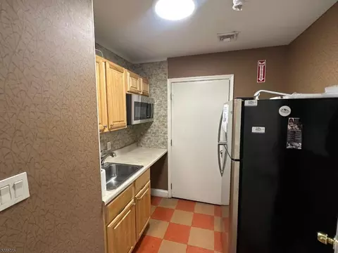 24 Krueger Ct, Newark, NJ 07103 photo 33