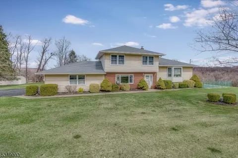 7 Ekes Ct, Sussex, NJ 07461