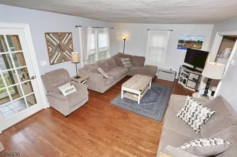 393 High St, Nutley, NJ 07110 photo 5