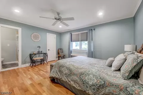 19 Mountain Ridge Dr, Wayne, NJ 07470 photo 14