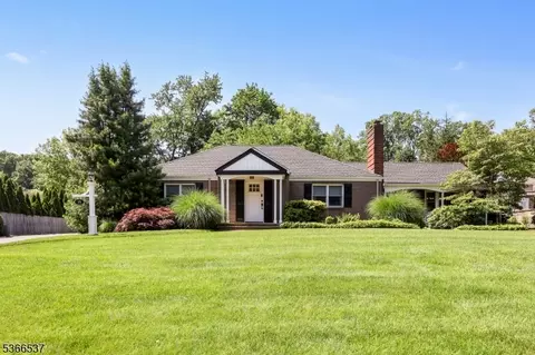 19 Mountain Ridge Dr, Wayne, NJ 07470