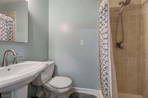 19 Mountain Ridge Dr, Wayne, NJ 07470 photo 15