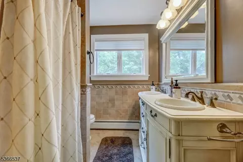 19 Mountain Ridge Dr, Wayne, NJ 07470 photo 18