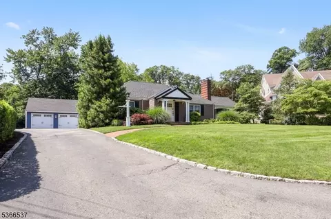 19 Mountain Ridge Dr, Wayne, NJ 07470 photo 2