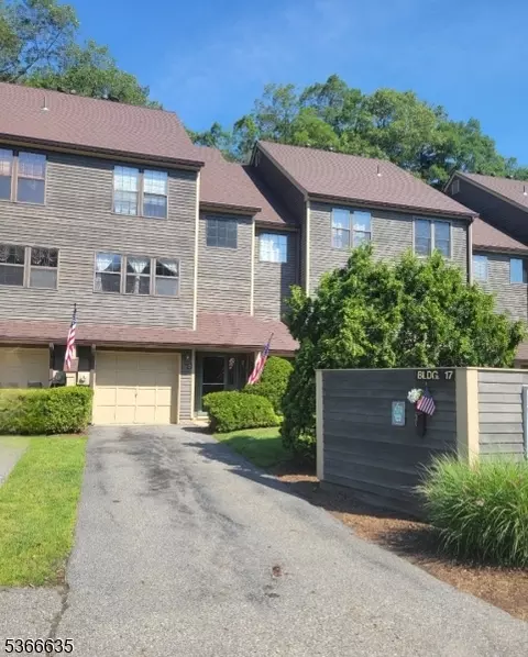 17 Quincy Ln # D, West Milford, NJ 07480