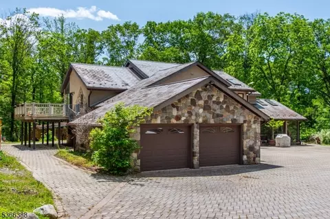 69 Mount Pleasant Rd, Columbia, NJ 07832