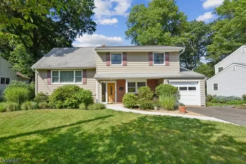 11 Delbarton Dr, Madison, NJ 07940