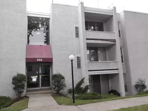 456 River Rd #L, Nutley, NJ 07110
