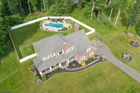 24 Eagles Nest Rd, Newton, NJ 07860