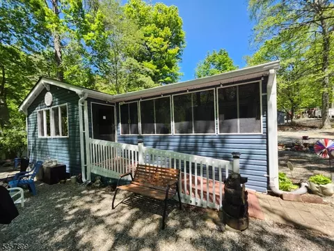 30 Hemlock Vlg, Sussex, NJ 07461